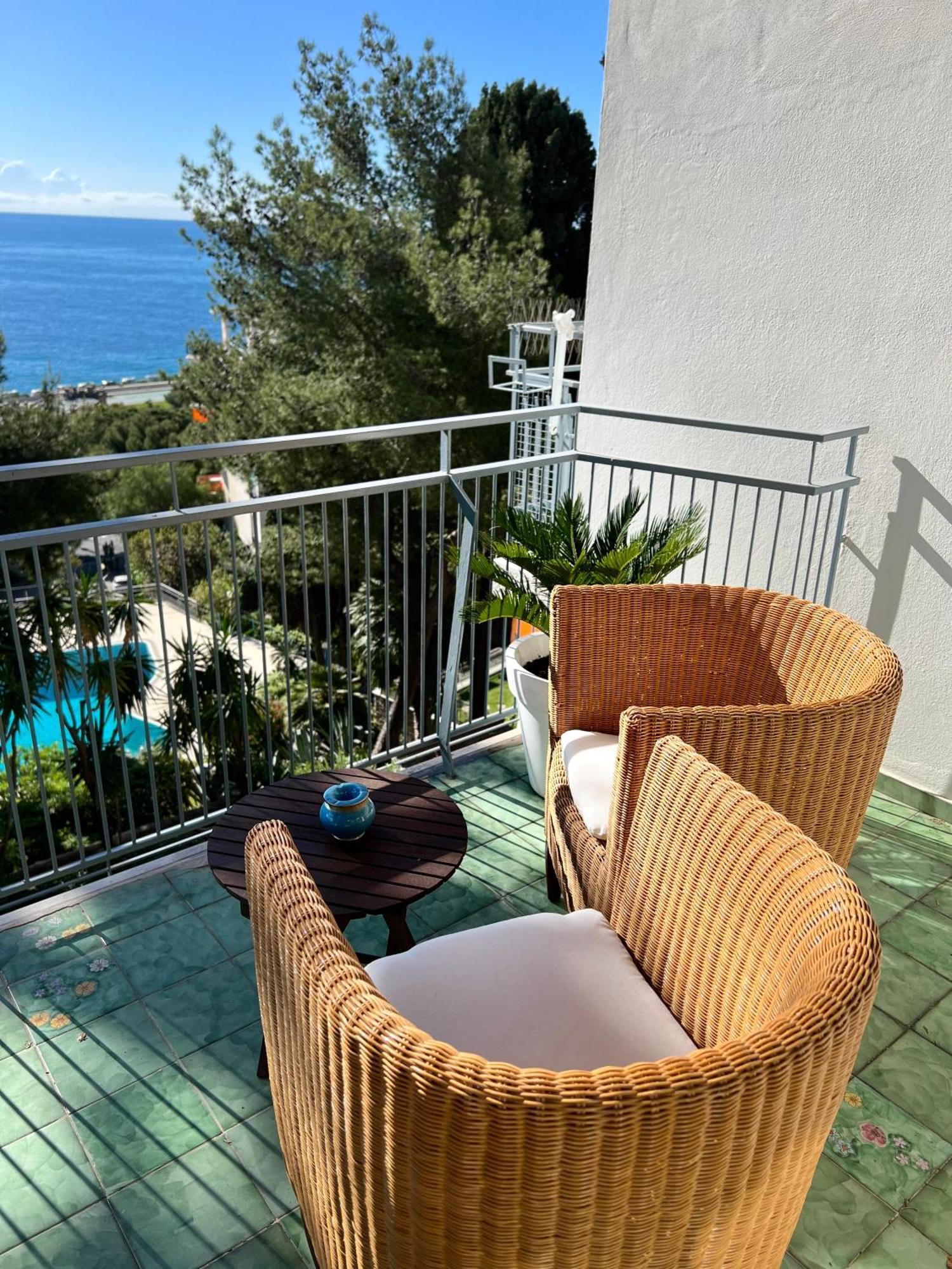 Mamariviera Home Holidays Sanremo - Casa Vista Mare Con Piscina Luaran gambar